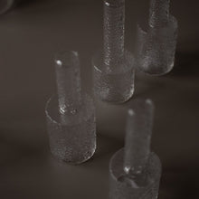 Laden Sie das Bild in den Galerie-Viewer, DBKD Airy Vase small