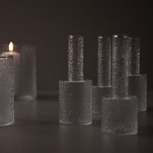 Laden Sie das Bild in den Galerie-Viewer, DBKD Airy Vase small