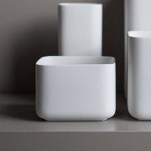 Laden Sie das Bild in den Galerie-Viewer, DBKD Keramik Vase