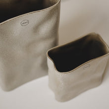 Laden Sie das Bild in den Galerie-Viewer, DBKD Keramik Vase