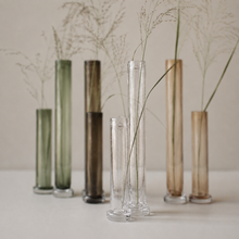 Laden Sie das Bild in den Galerie-Viewer, DBKD Tall Vase large - clear