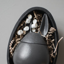 Laden Sie das Bild in den Galerie-Viewer, DBKD Ei Pappmache Schale