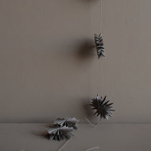 Laden Sie das Bild in den Galerie-Viewer, DBKD Papier Girlande "GARLAND"