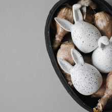 Laden Sie das Bild in den Galerie-Viewer, DBKD Keramik Hasen 3-teilig weiß/schwarz