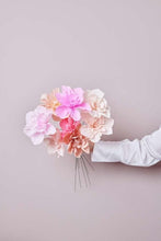 Laden Sie das Bild in den Galerie-Viewer, RICO DESIGN Krepppapier Blüten Set Primerose Hill