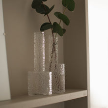 Laden Sie das Bild in den Galerie-Viewer, DBKD Airy Vase small