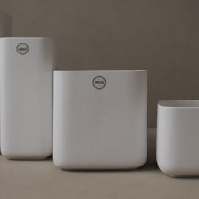 Laden Sie das Bild in den Galerie-Viewer, DBKD Keramik Vase