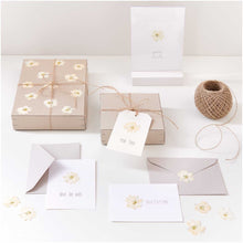 Laden Sie das Bild in den Galerie-Viewer, RICO DESIGN Gepresste Blüten Rittersporn