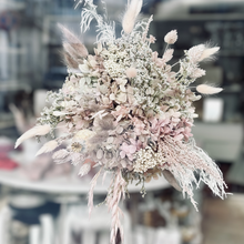 Laden Sie das Bild in den Galerie-Viewer, WORKSHOP Blütenzauber - Trockenblumen Kugel WUNSCHTERMIN