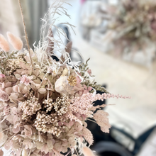 Laden Sie das Bild in den Galerie-Viewer, WORKSHOP Blütenzauber - Trockenblumen Kugel WUNSCHTERMIN