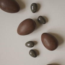 Laden Sie das Bild in den Galerie-Viewer, DBKD Keramik Eier