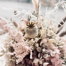Laden Sie das Bild in den Galerie-Viewer, WORKSHOP Blütenzauber - Trockenblumen Kugel WUNSCHTERMIN