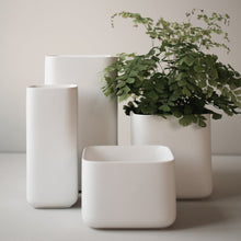 Laden Sie das Bild in den Galerie-Viewer, DBKD Keramik Vase