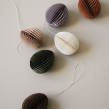 Laden Sie das Bild in den Galerie-Viewer, DBKD Eier Papier Anhänger