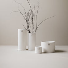 Laden Sie das Bild in den Galerie-Viewer, DBKD Keramik Vase