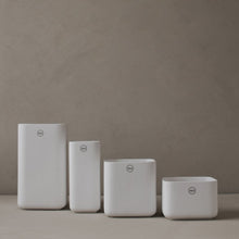 Laden Sie das Bild in den Galerie-Viewer, DBKD Keramik Vase