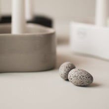 Laden Sie das Bild in den Galerie-Viewer, DBKD Keramik Eier