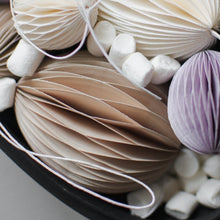 Laden Sie das Bild in den Galerie-Viewer, DBKD Eier Papier Anhänger