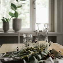 Laden Sie das Bild in den Galerie-Viewer, DBKD Glas Vase