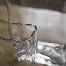 Laden Sie das Bild in den Galerie-Viewer, DBKD Glas Vase