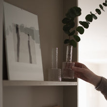 Laden Sie das Bild in den Galerie-Viewer, DBKD Airy Vase large