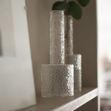 Laden Sie das Bild in den Galerie-Viewer, DBKD Airy Vase small