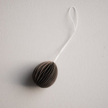 Laden Sie das Bild in den Galerie-Viewer, DBKD Eier Papier Anhänger