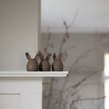 Laden Sie das Bild in den Galerie-Viewer, DBKD Keramik Hasen 3-teilig braun