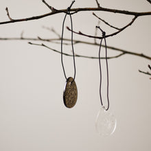 Laden Sie das Bild in den Galerie-Viewer, DBKD Eier Glas Anhänger