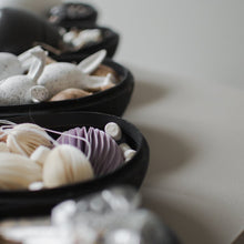 Laden Sie das Bild in den Galerie-Viewer, DBKD Ei Pappmache Schale