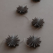 Laden Sie das Bild in den Galerie-Viewer, DBKD Papier Girlande "GARLAND"