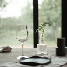 Laden Sie das Bild in den Galerie-Viewer, DBKD Airy Vase small