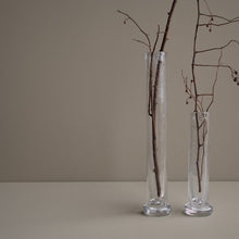 Laden Sie das Bild in den Galerie-Viewer, DBKD Tall Vase large - clear