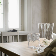 Laden Sie das Bild in den Galerie-Viewer, DBKD Glas Vase