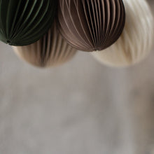 Laden Sie das Bild in den Galerie-Viewer, DBKD Eier Papier Anhänger