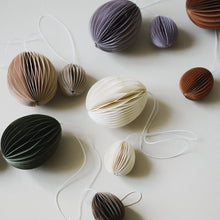 Laden Sie das Bild in den Galerie-Viewer, DBKD Eier Papier Anhänger