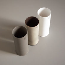 Laden Sie das Bild in den Galerie-Viewer, DBKD Keramik Vase