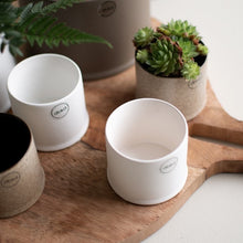 Laden Sie das Bild in den Galerie-Viewer, DBKD Keramik Vase