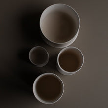 Laden Sie das Bild in den Galerie-Viewer, DBKD Keramik Vase