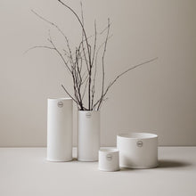 Laden Sie das Bild in den Galerie-Viewer, DBKD Keramik Vase