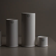 Laden Sie das Bild in den Galerie-Viewer, DBKD Keramik Vase