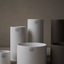 Laden Sie das Bild in den Galerie-Viewer, DBKD Keramik Vase