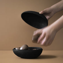 Laden Sie das Bild in den Galerie-Viewer, DBKD Ei Pappmache Schale