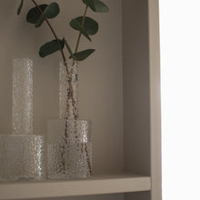 Laden Sie das Bild in den Galerie-Viewer, DBKD Airy Vase large