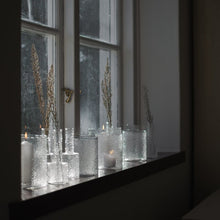 Laden Sie das Bild in den Galerie-Viewer, DBKD Airy Vase large