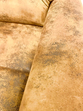 Laden Sie das Bild in den Galerie-Viewer, Sessel mit bezogenem Teddy-Stoff