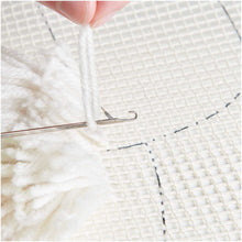 Laden Sie das Bild in den Galerie-Viewer, RICO DESIGN Knüpfset Wandbehang weiße Landschaft 30 x 40 cm