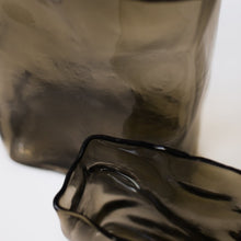 Laden Sie das Bild in den Galerie-Viewer, DBKD Glas Vase