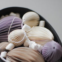 Laden Sie das Bild in den Galerie-Viewer, DBKD Eier Papier Anhänger