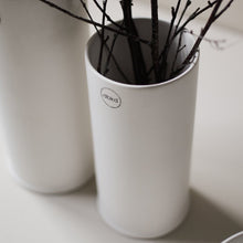 Laden Sie das Bild in den Galerie-Viewer, DBKD Keramik Vase